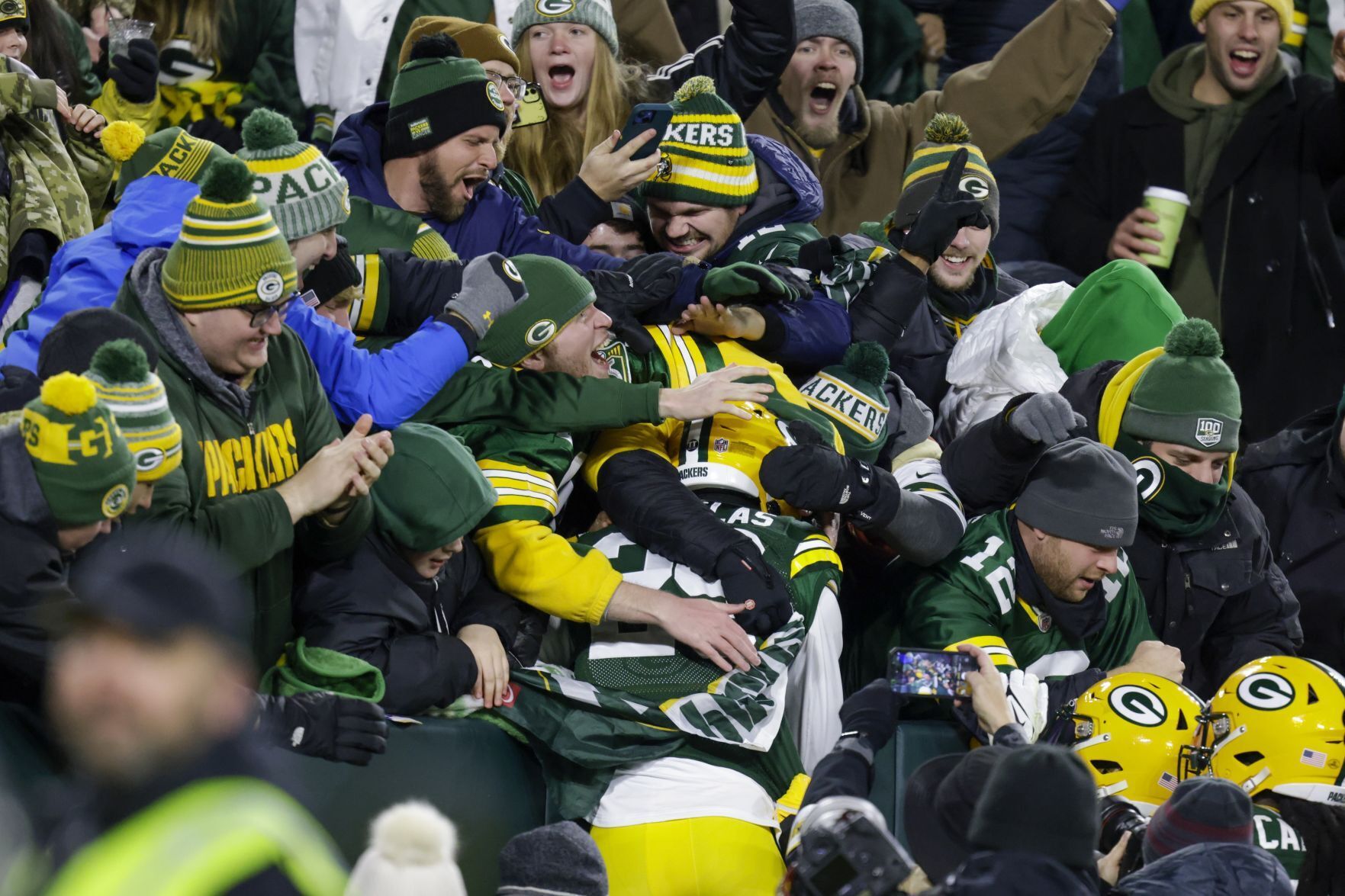 Rams Packers Football